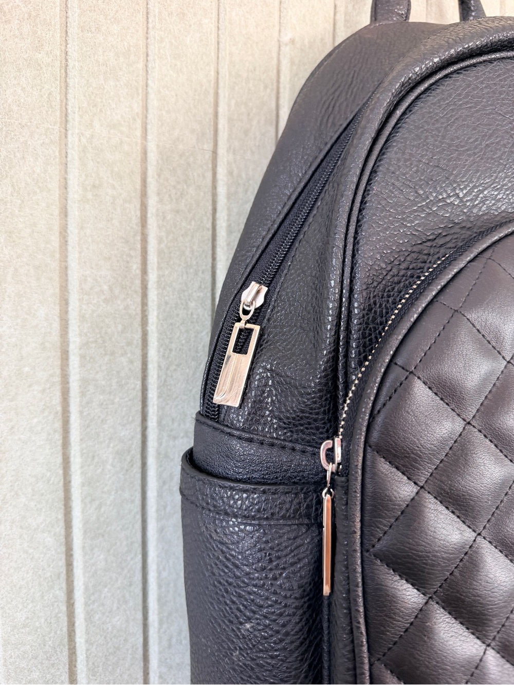 Jones New York Black Quilted Leather Backpack - Picture 4 of 6
